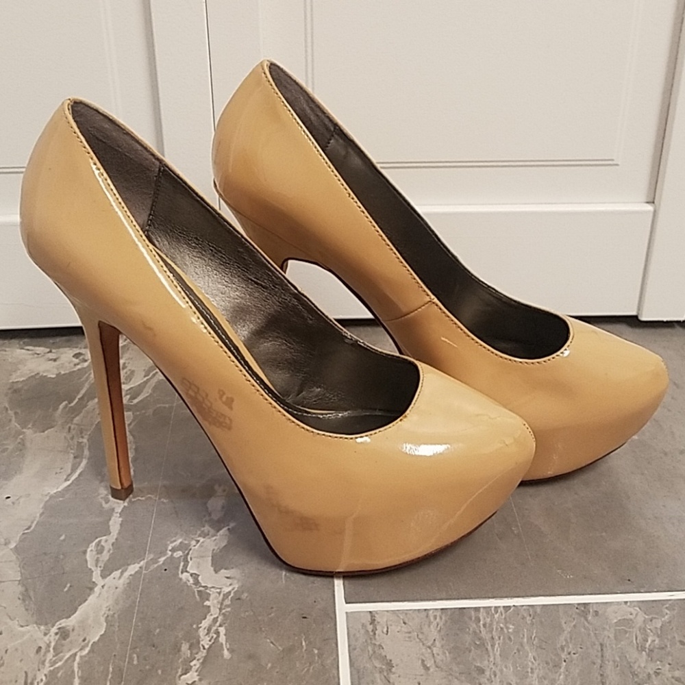 Report Signature Platform Heels